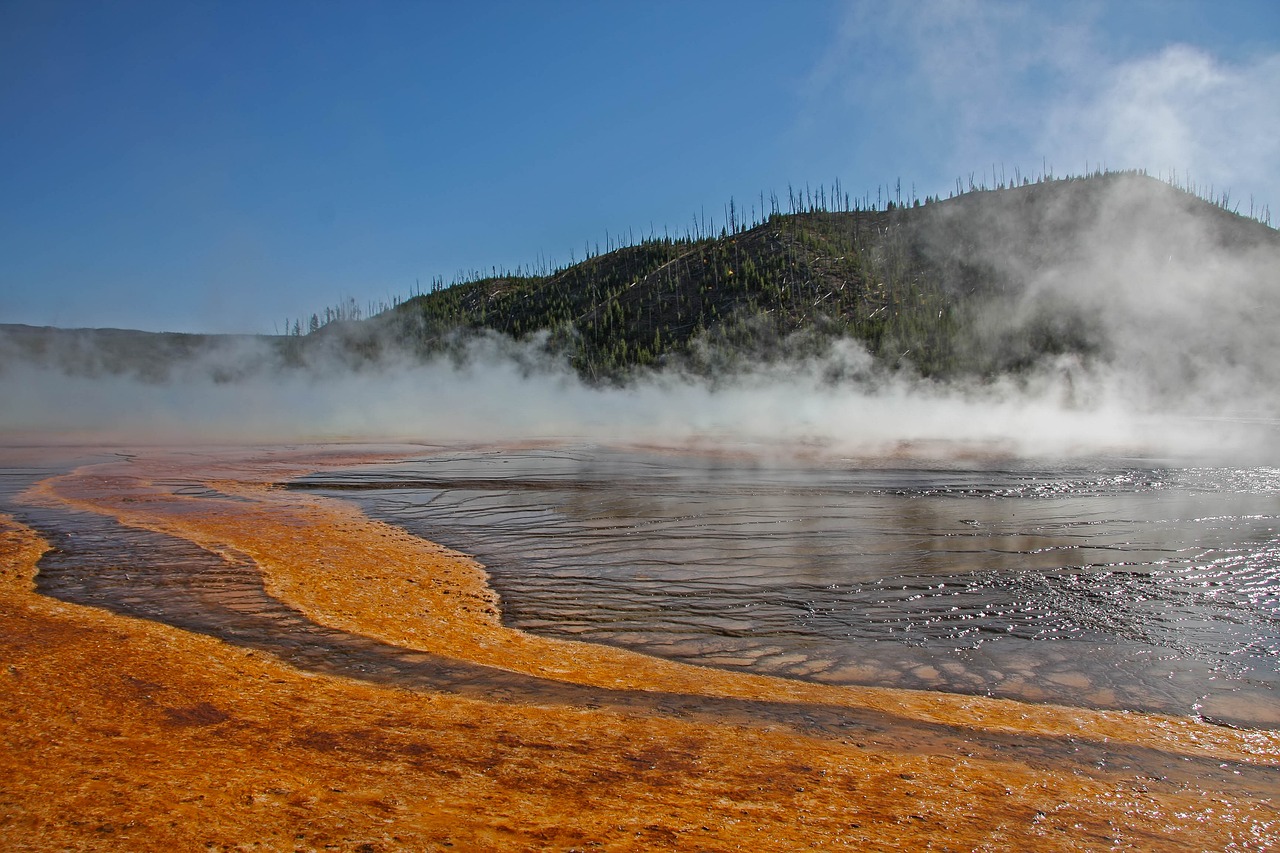 découvrez l'énergie géothermique, une source d'énergie renouvelable et durable qui exploite la chaleur naturelle de la terre. apprenez comment cette technologie contribue à la réduction des émissions de carbone et à la transition énergétique.