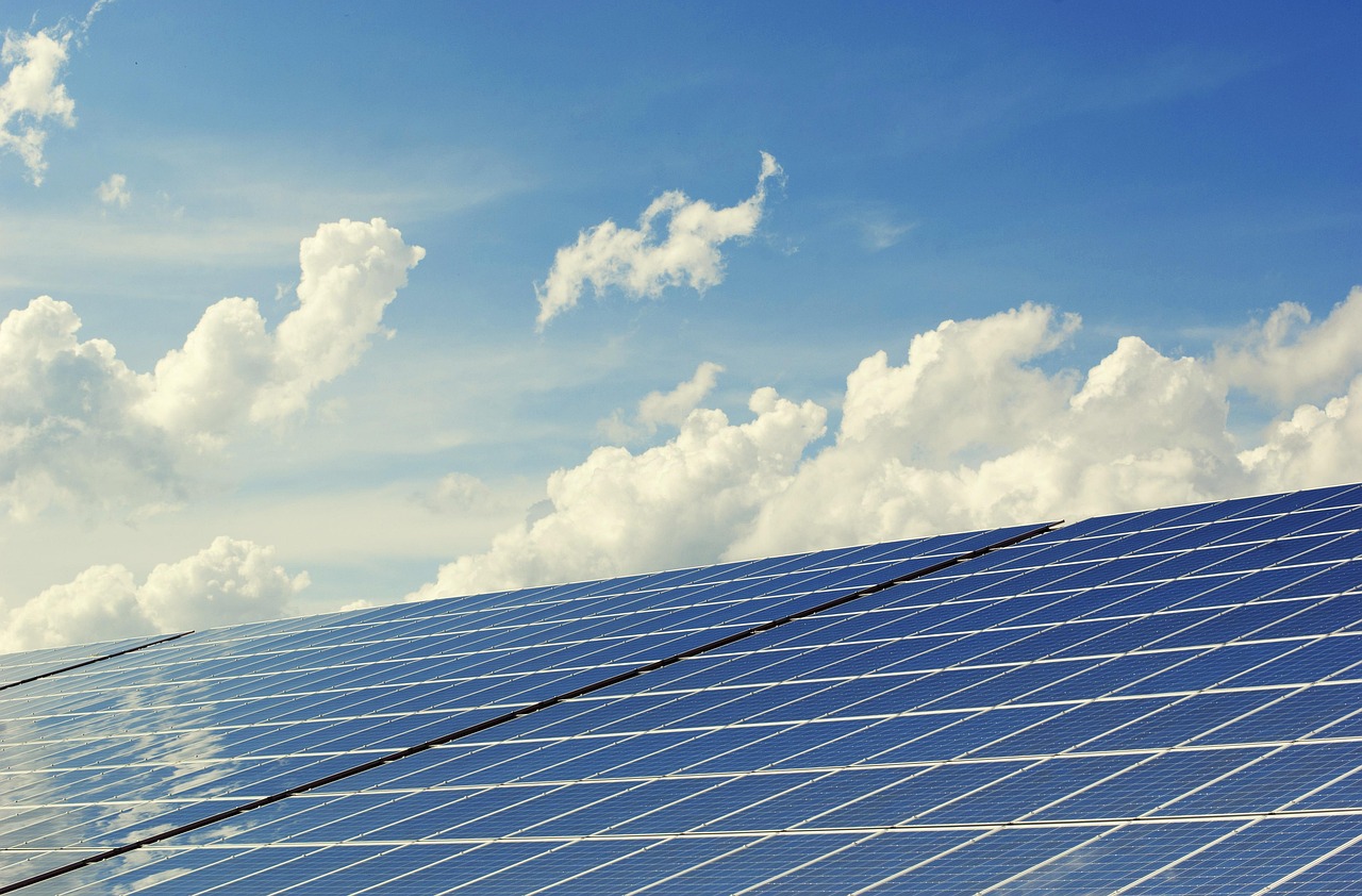 découvrez comment l'énergie communautaire transforme les villes grâce à des solutions durables et innovantes, permettant aux citoyens de s'engager activement dans la production et la consommation d'énergie renouvelable.