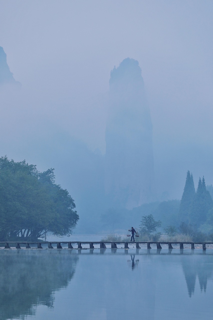 découvrez la richesse culturelle, l'histoire fascinante et les paysages diversifiés de la chine. explorez les traditions anciennes, la gastronomie délicieuse et les innovations modernes de ce pays emblématique.