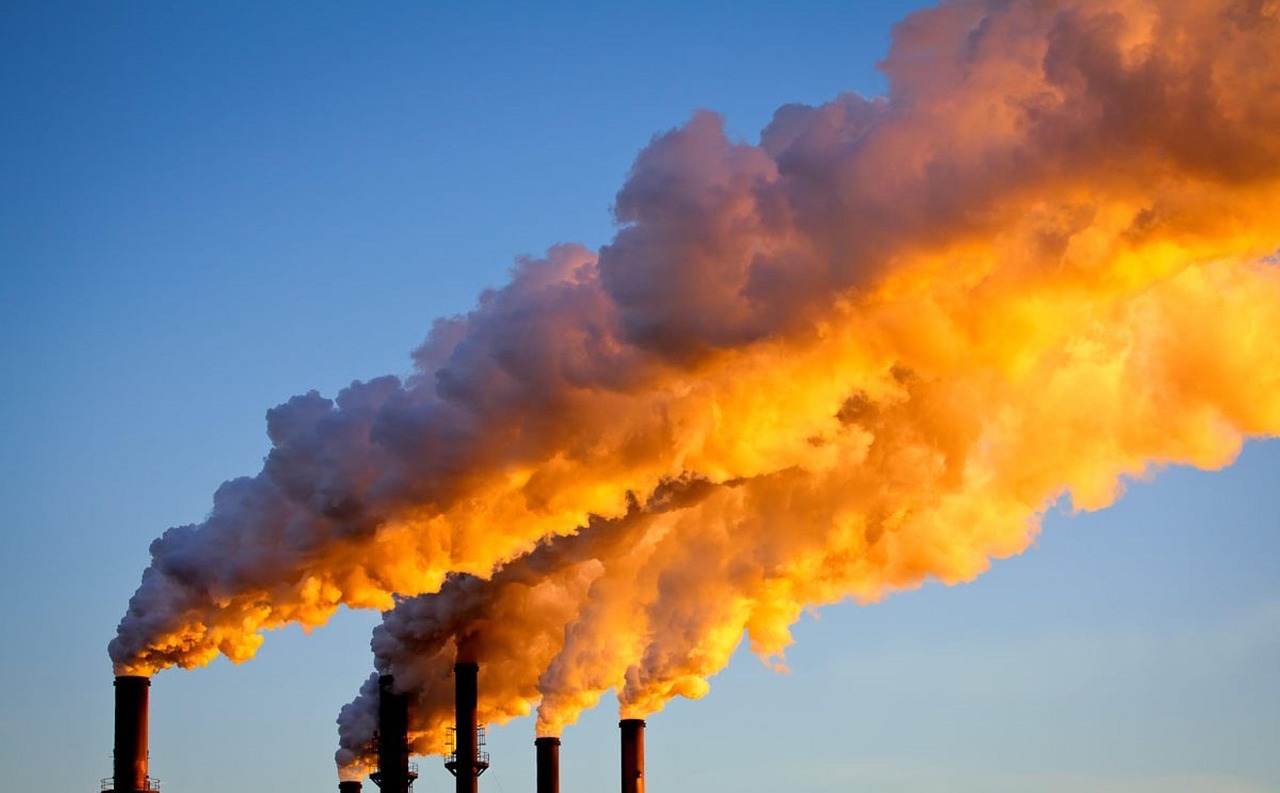 Niveau de CO2 dans l’atmosphère atteint un sommet historique en 2024