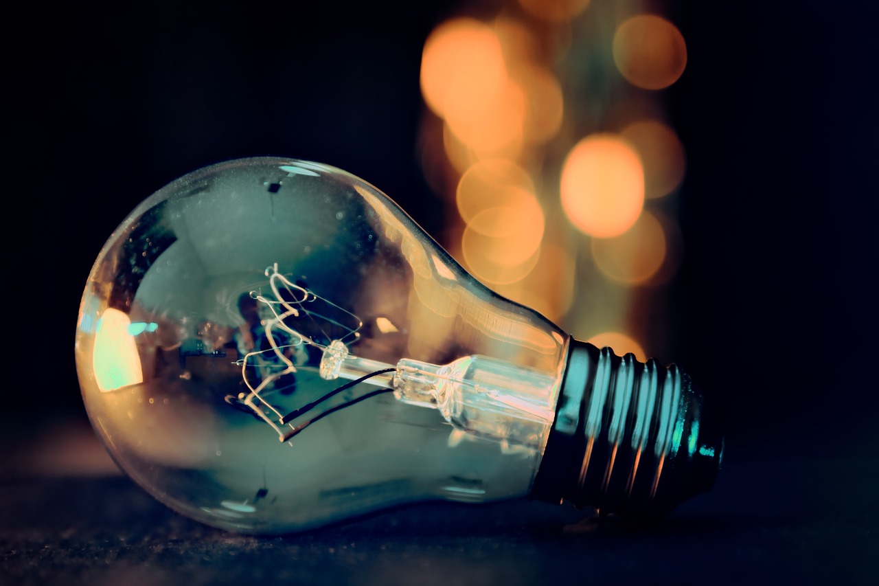 Qu’est-ce que les énergies décarbonées ? Définition et illustrations pratiques.