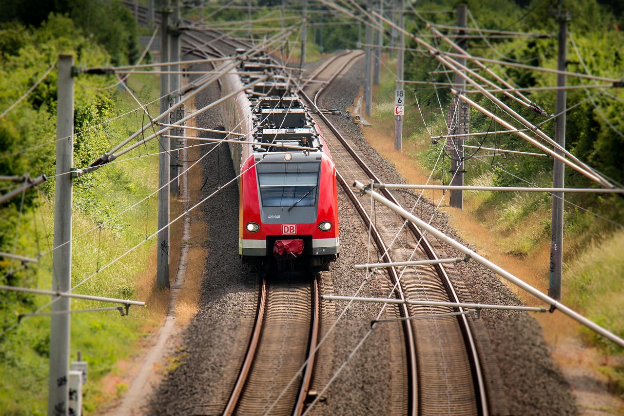 découvrez la ligne ferroviaire montpellier-perpignan, une connexion rapide et confortable entre deux villes emblématiques du sud de la france. profitez de paysages pittoresques et d'un trajet efficace.